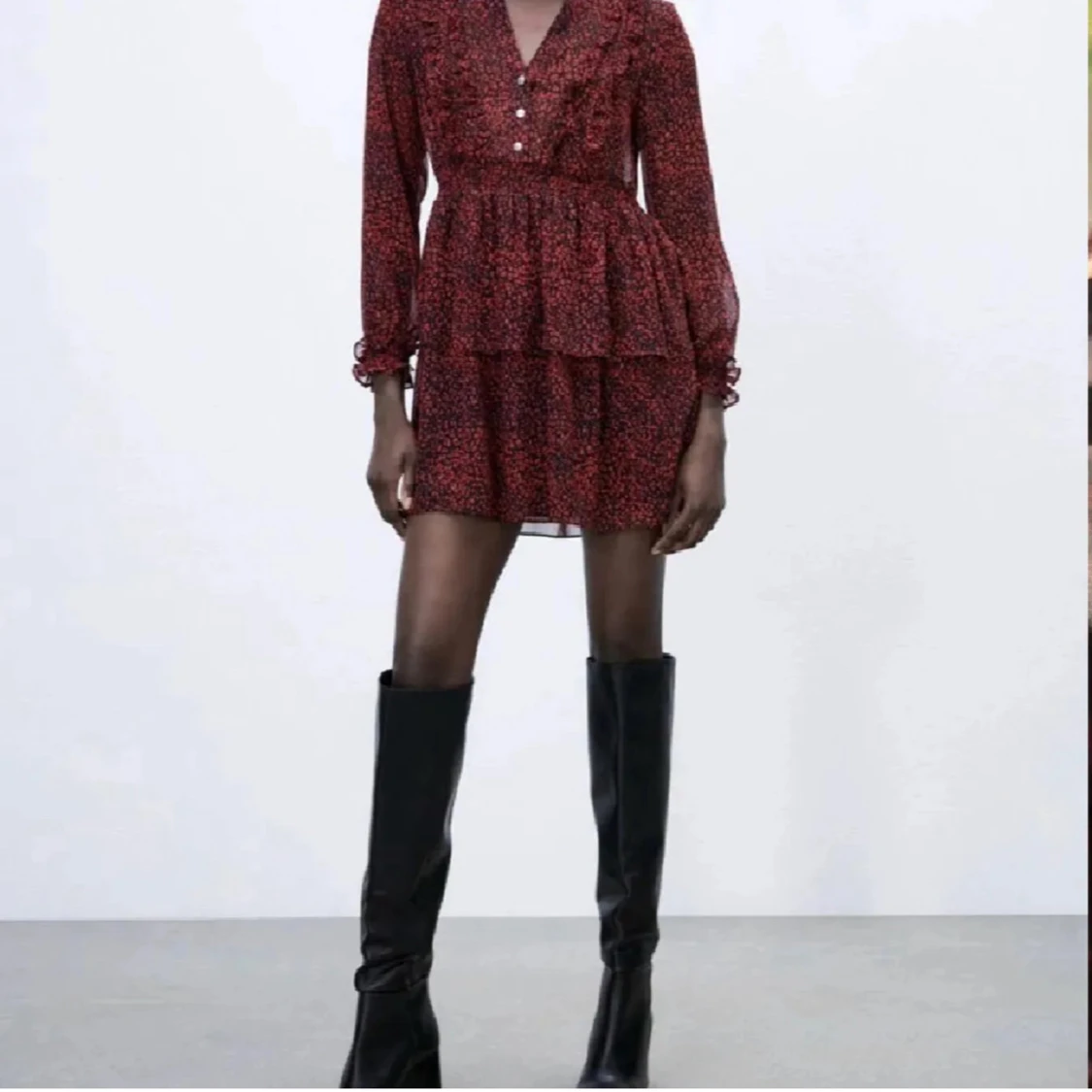 Röd och svart kort volangklänning - 1