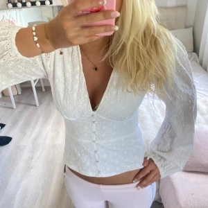 vit blus  - så söt vit blus 🤍