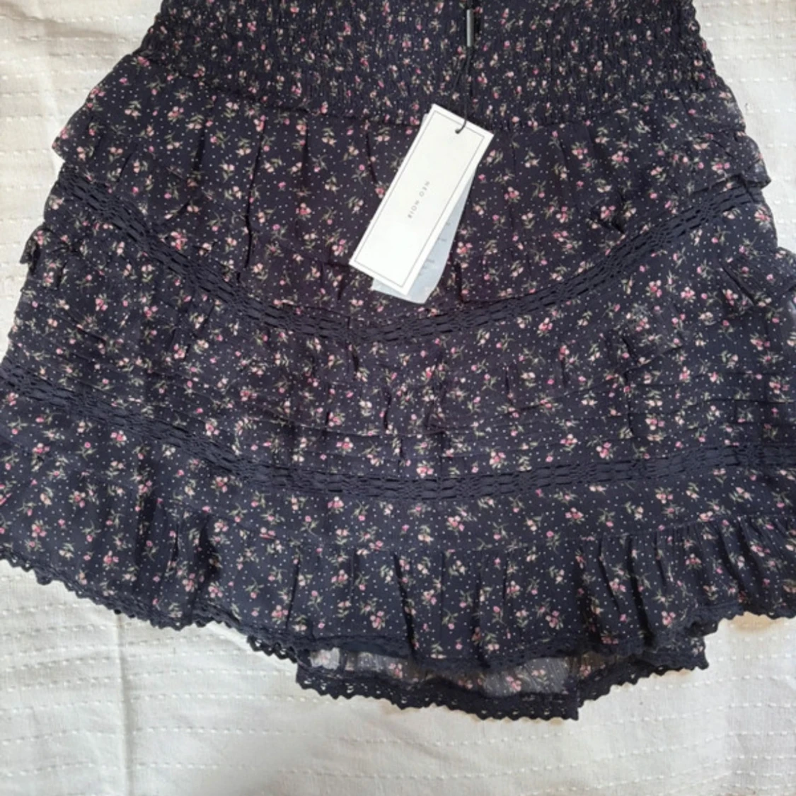 Blommig volangkjol från Neo Noir