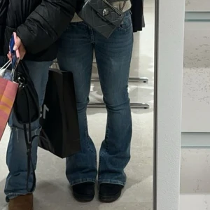 True Religion Jeans - Lowwaist jeans från truereligon, gottskick och knappt använda. Tycker egentligen dom är fina men vill ha pengarna därför säljer jag de🥰