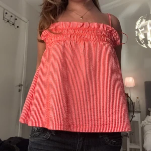 Fin topp/linne - Jätte gulligt linne!! Använt fåtal gånger. 