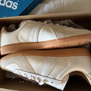 Adidas BW Army Lux helt oanvända storlek 45 1/3 - Helt oanvända kan fraktas eller mötas i stockholm
