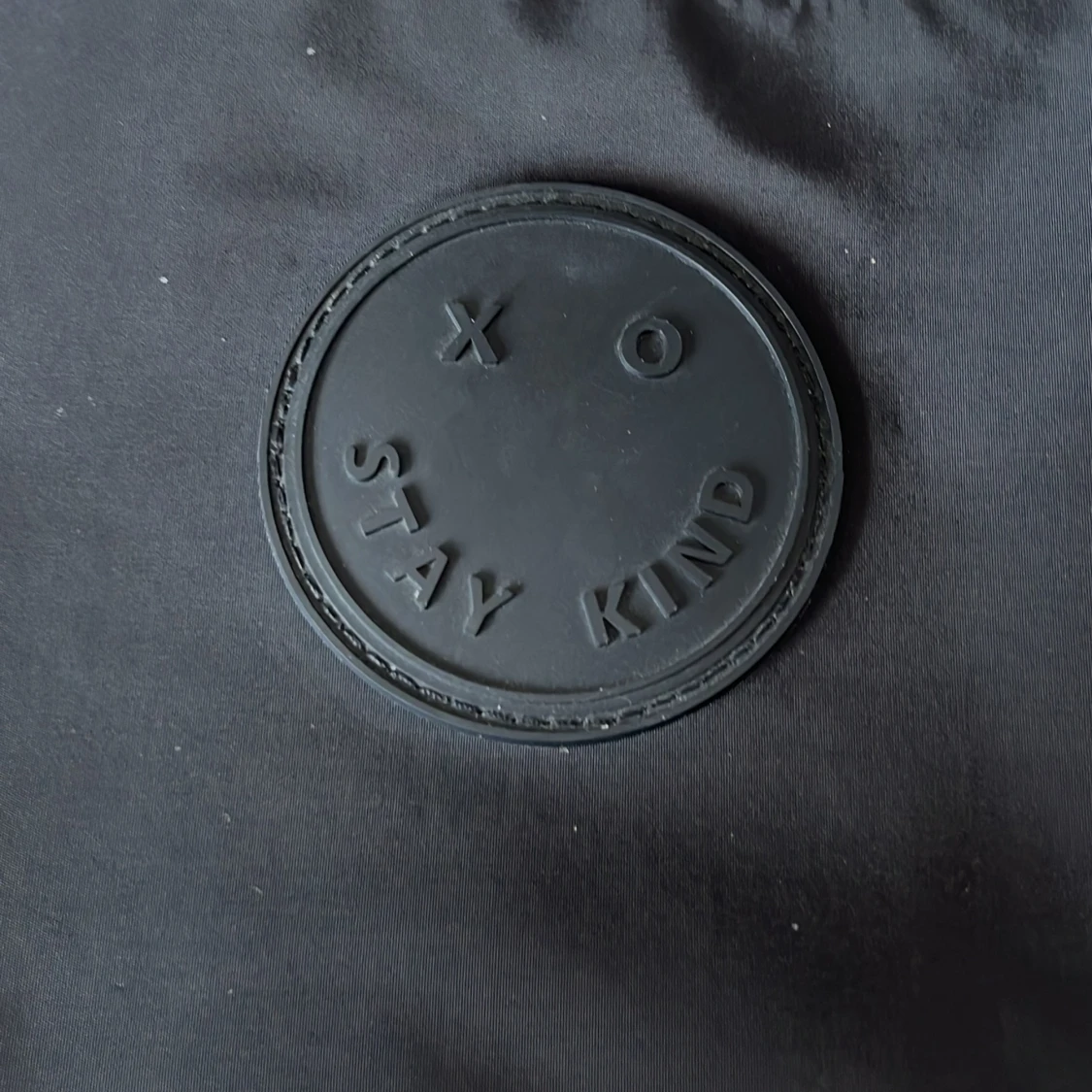 Svart axelväska XO Stay Kind - 2