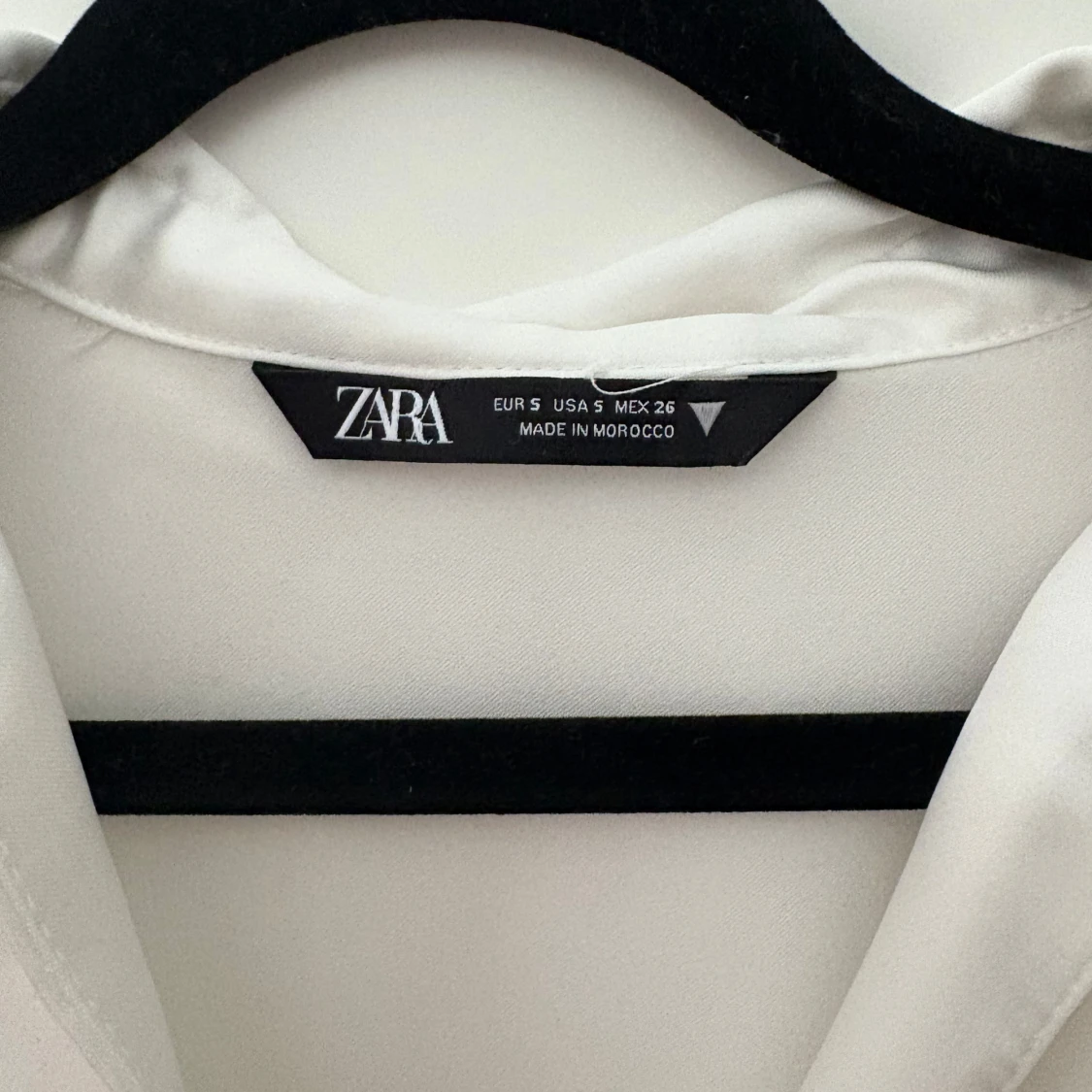 Vit satinklänning från Zara - 3