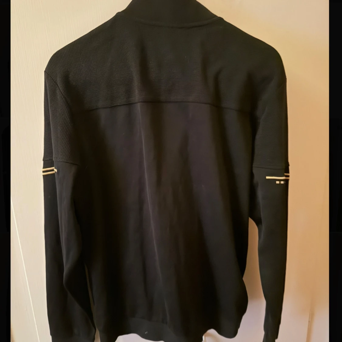 Svart zip tröja från Hugo Boss - 1