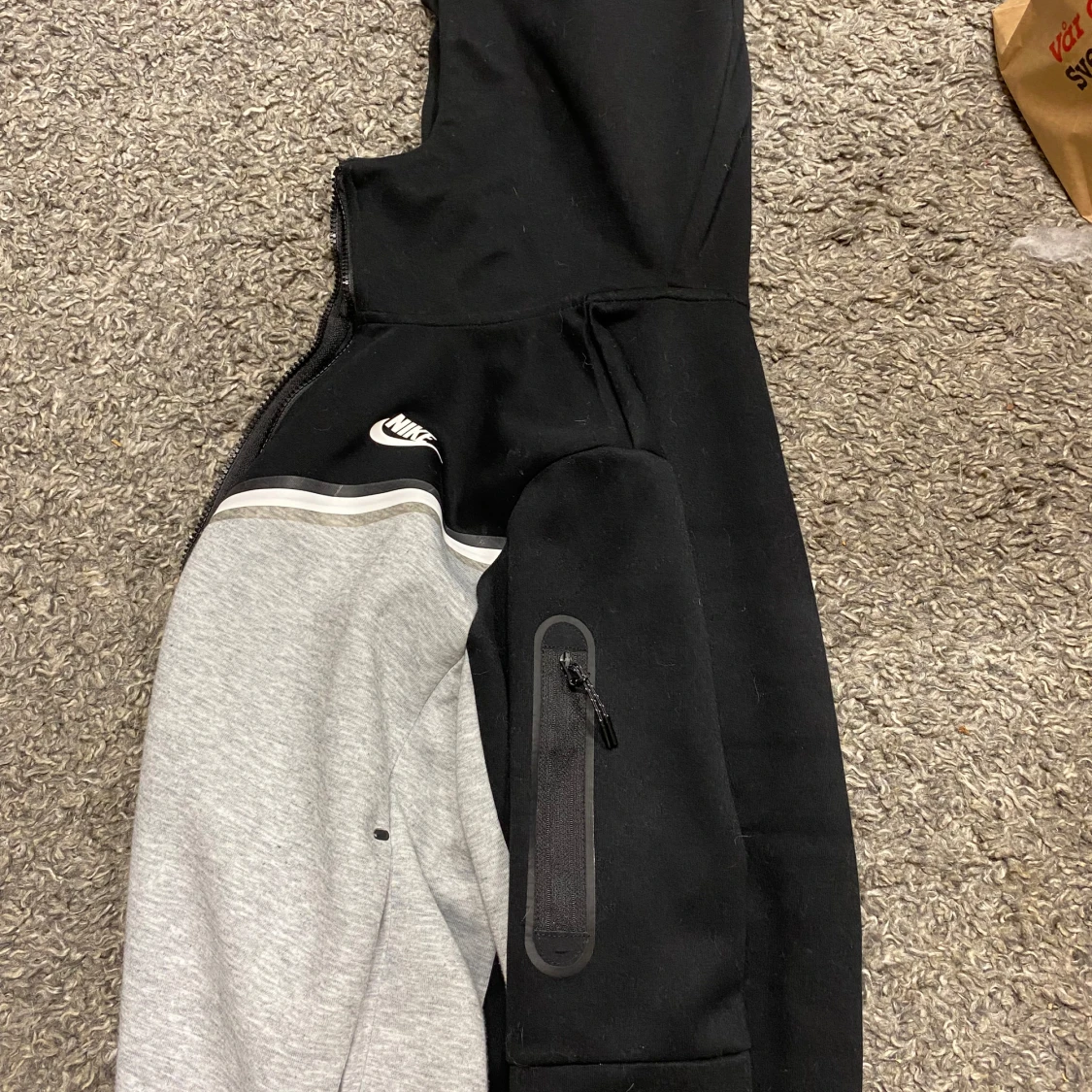 Nike Tech Fleece byxor svart/grå M - 3