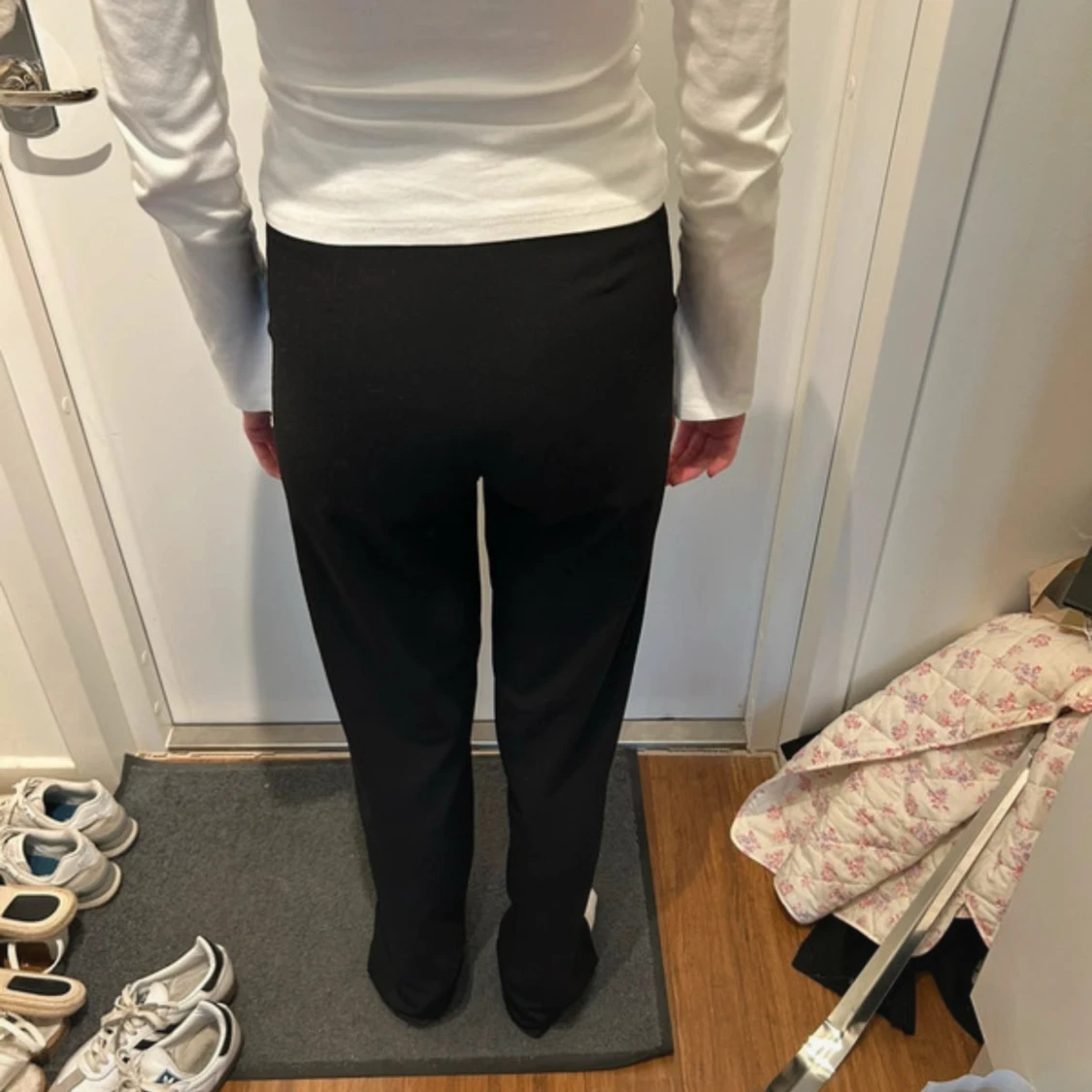 Svarta kostymbyxor med raka ben - 2