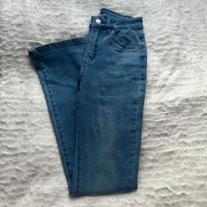 Jeans - Super snygga jeans, dom är i storlek xss men är stora i storleken så passar en xs💕