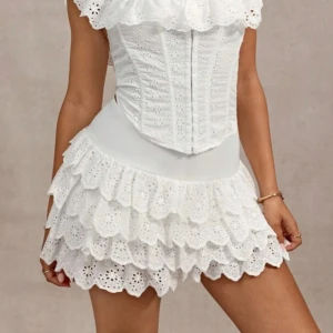 Ruffel kjol - Super fin kjol som aldrig är använd! Dragkedja på sidan. Köpt för 260kr💕🩷