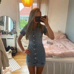 Jeansklänning - Populär jeansklänning från zara❤️