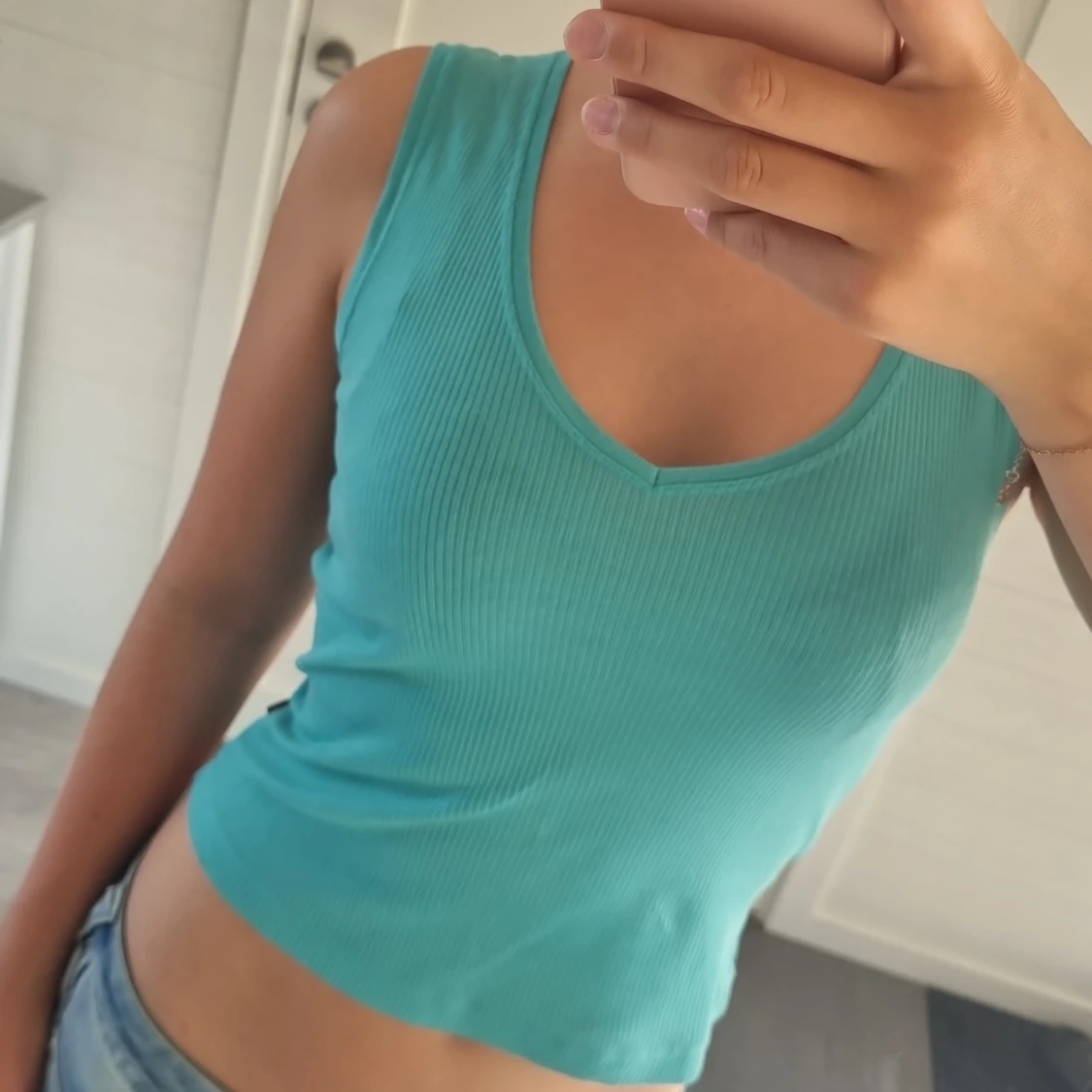 Turkos ribbad linnetopp från Sand White