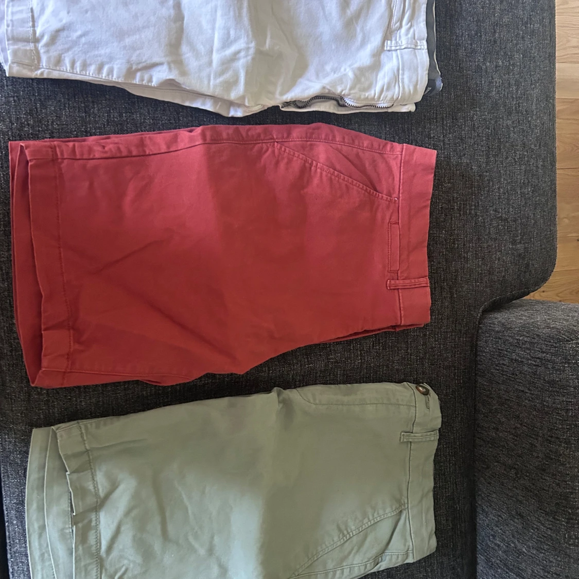 Tre par klassiska shorts i olika färger - 1