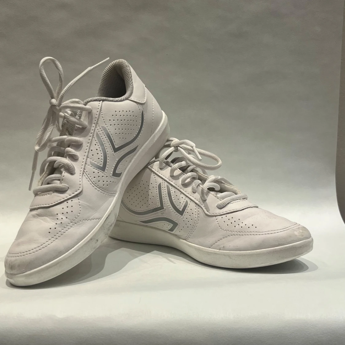 Vita sneakers från Domyos - 2