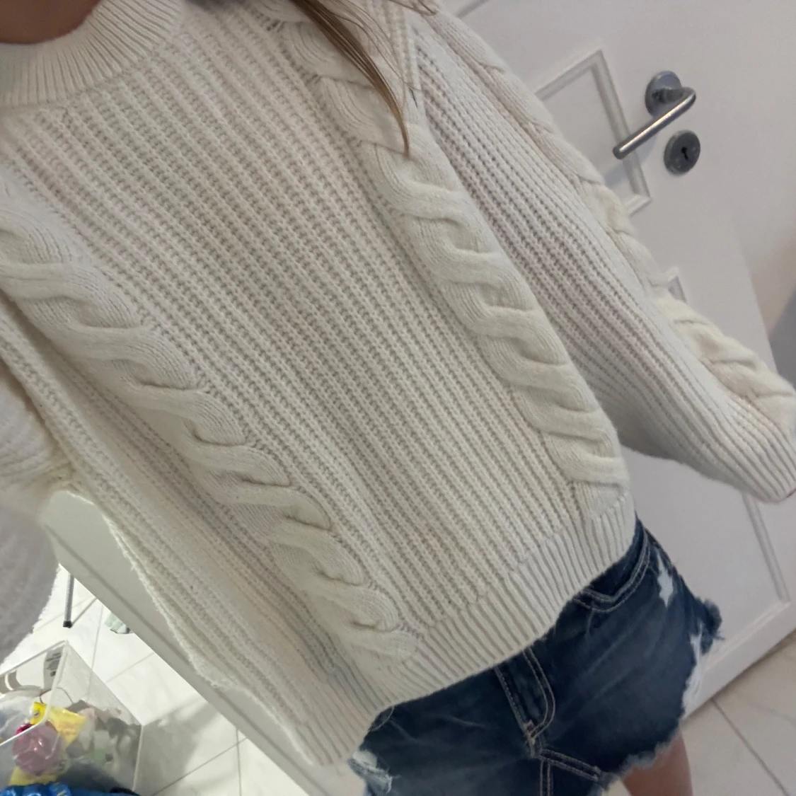 Vit stickad kabeltröja - 3