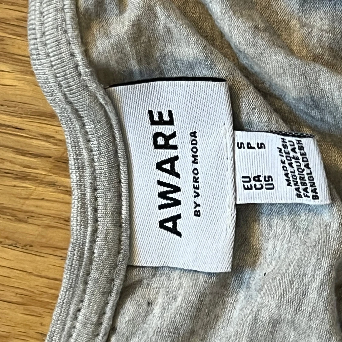 Grå t-shirt från Aware by Vero Moda - 1