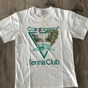 Casablanca t shirt - Säljer en ny fet casablanca t shirt🌴clean design o passar bra, storlek S