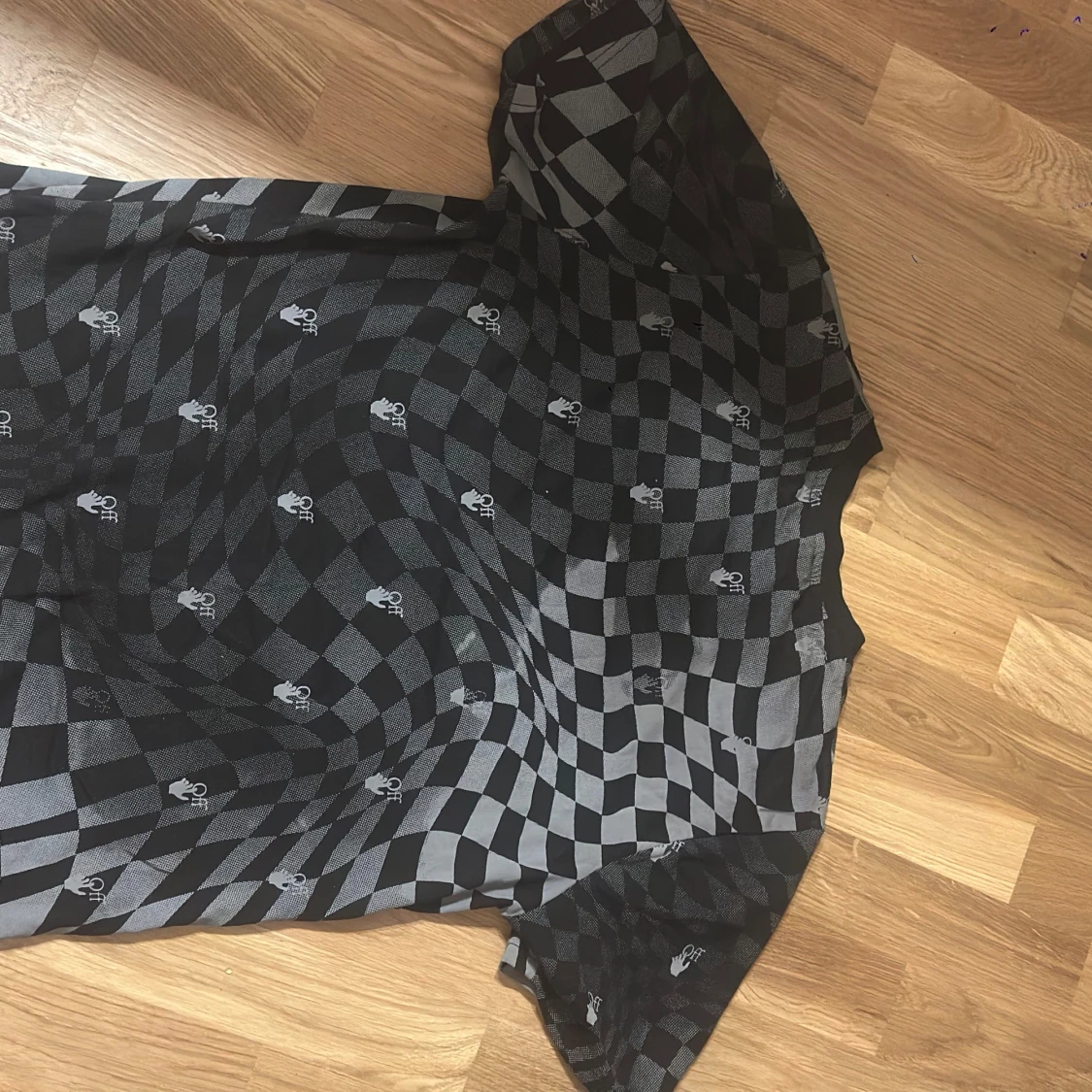 Svart och grå rutig Off-White t-shirt - 4