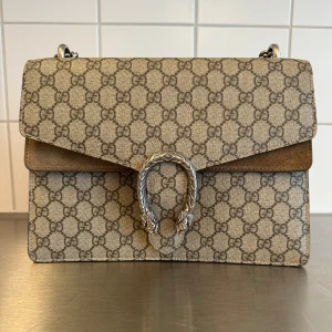 Gucci Dionysus axelväska beige/brun  - Säljer en Gucci Dionysus axelväska i beige och brunt GG-mönster, inga tecken på användning, dustbag, kartong och ORGINAL kvitto kommer med