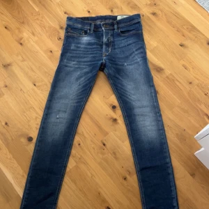 Diesel jeans  - Dunder feta diesel jeans i slim model. Dom är i nyskick och priset kan diskuteras vid en snabb affär. Storlek 28/30
