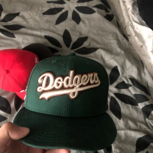 Grön Dodgers keps från New Era - Snygg grön Dodgers keps från New Era köpte den 600kr pris kan diskuteras vid snabb affär 