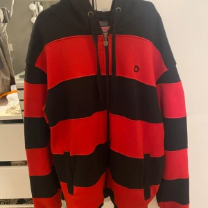 southpole hoodie - såå mysig southpole hoodie, säljer då den inte kommer till användning. använd gärna köp nu! 😇