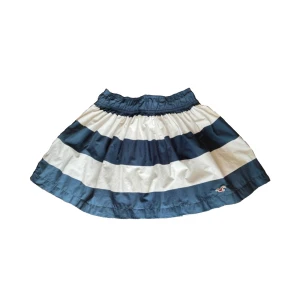 Vintage volangkjol från Hollister - Supersöt randig volangkjol från Hollister med vita/ marinblå ränder! 