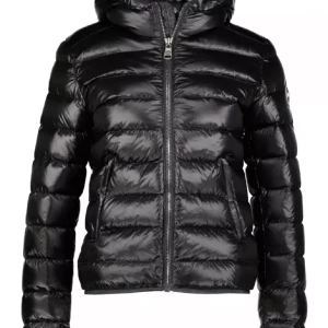 Colmar jacka - Säljer en svart, glansig dunjacka från Colmar, strl 42. Den är använd men i bra skicka. Kan sänka pris vid snabb affär