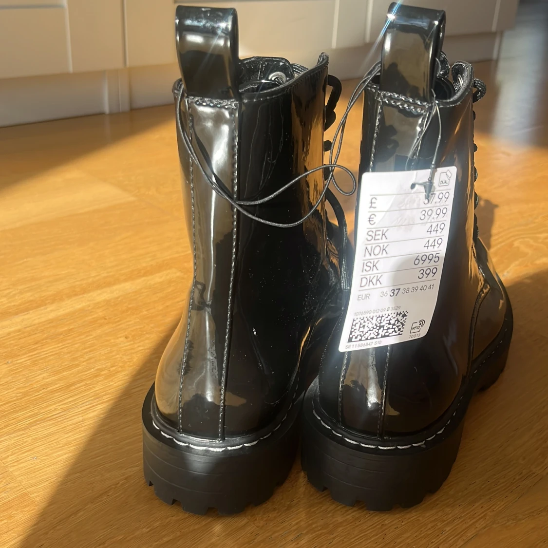 Svarta helt nya boots - 1