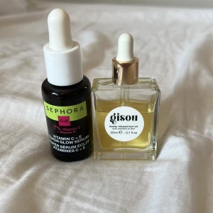 Sephora Vitamin C+E Glow Serum - Sephora Vitamin C+E Super Glow Serum i svart glasflaska med vit pipett. Innehåller 7% vitamin C och E för extra glow. Perfekt för dig som vill boosta huden med lyster och fräsch känsla. Smidig att använda med pipetten.