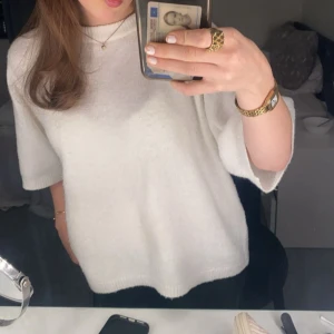 Stickad kortärmad - Ganska använd