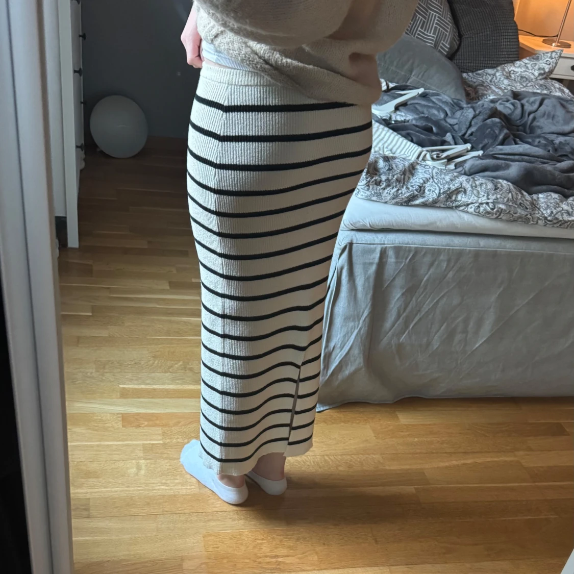 Randig ribbad långkjol med slits - 2