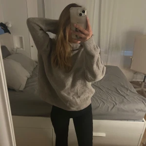 Stickad tröja - Mysig tröja som inte kommer till användning. Som ny!