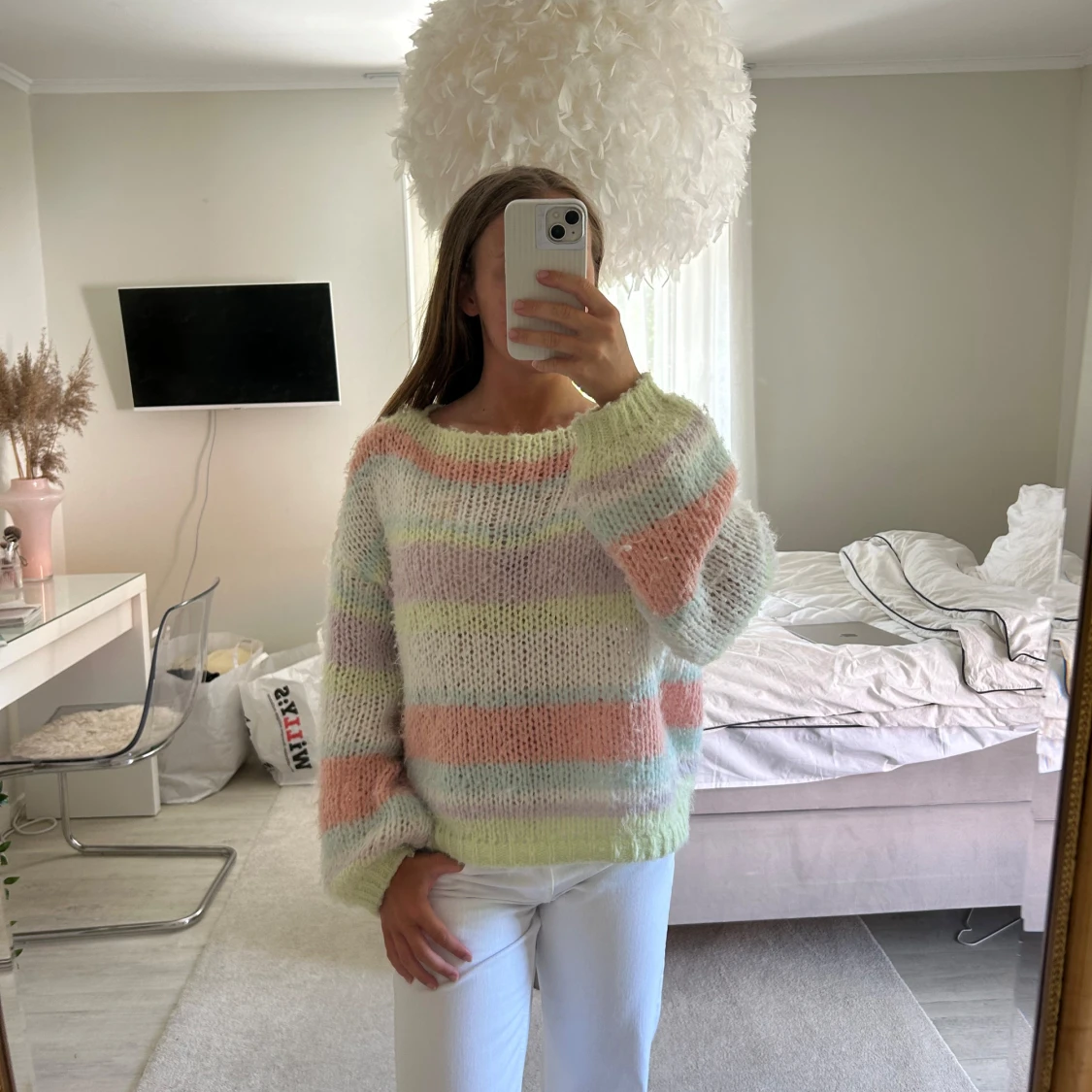 Pastellrandig stickad tröja