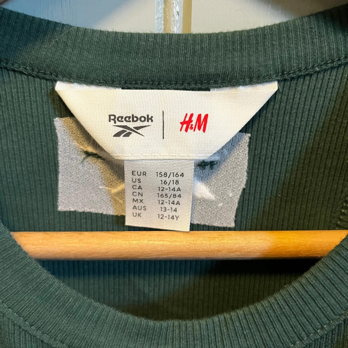 Grön ribbad linnetopp från H&M Reebok ( aldrig använd men ingen lapp kvar) - 4