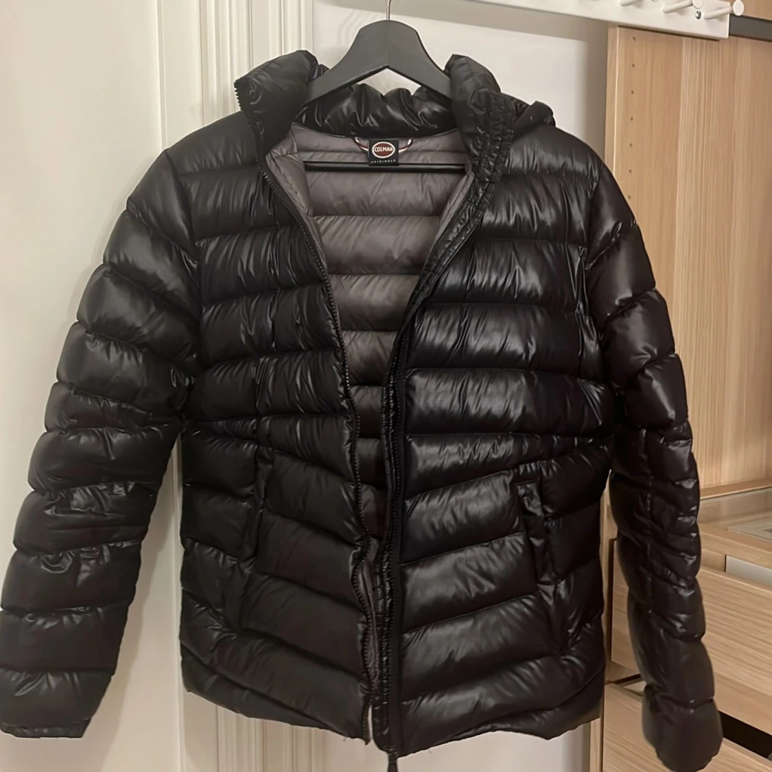 Svart dunjacka från Colmar