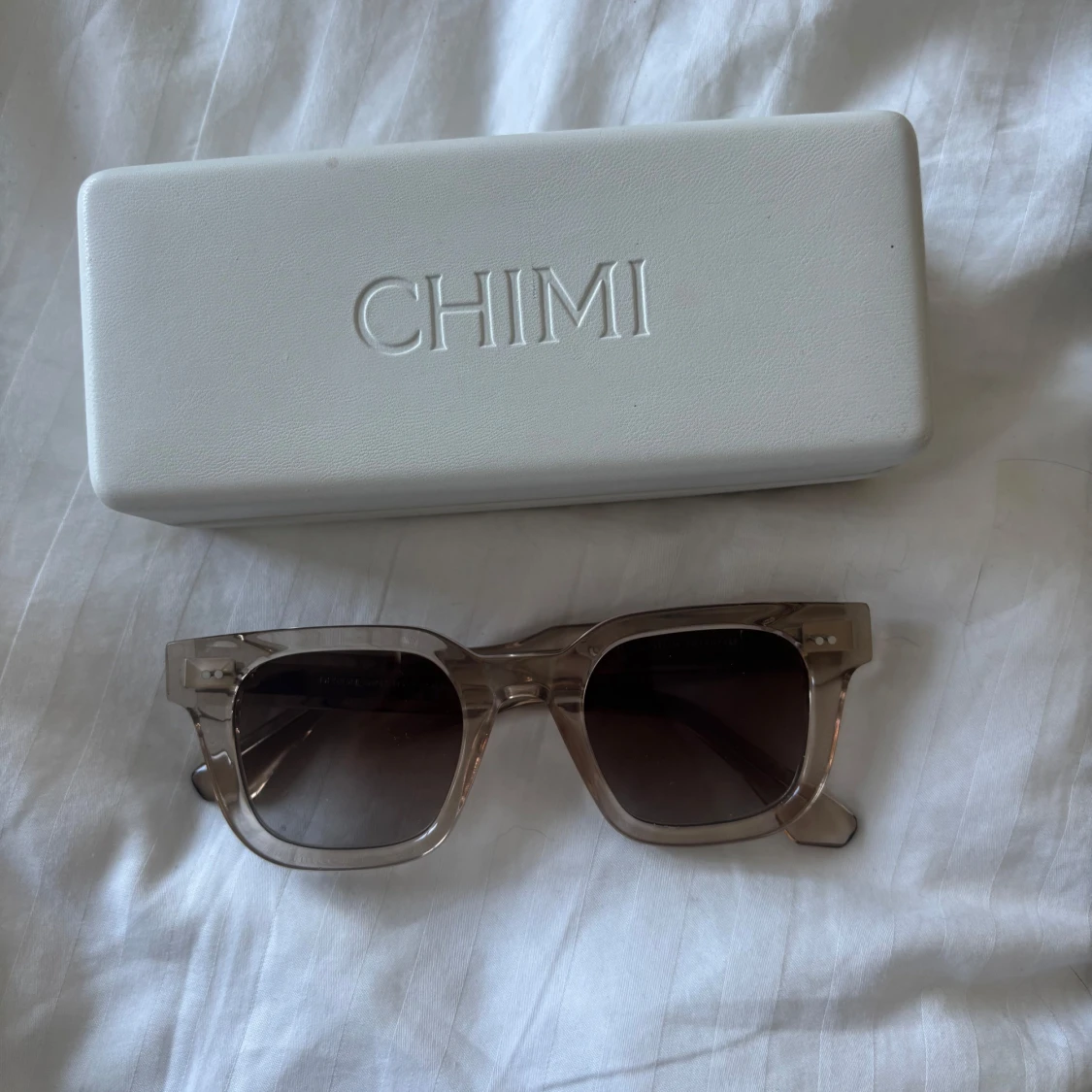Ecru CHIMI solglasögon modell 04