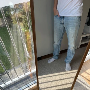 Nudie jeans - Tja! Säljer detta schyssta paret jeans från Nudie!|De har blivit lagade professionellt| Modell: Steady Eddie| Vid minsta fråga tveka inte att kontakta mig!| Pris alltid diskuterbart!|// Nils