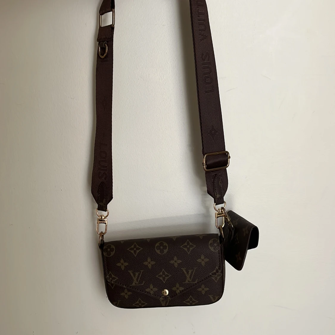 Superfin brun axelväska