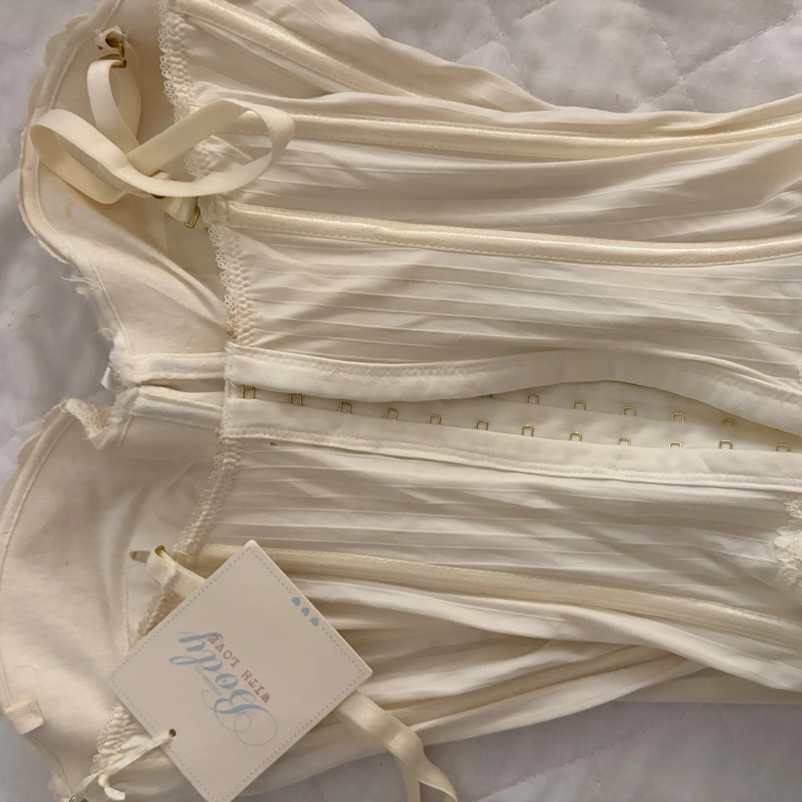 Vit randig korsett med spetsdetaljer - 1