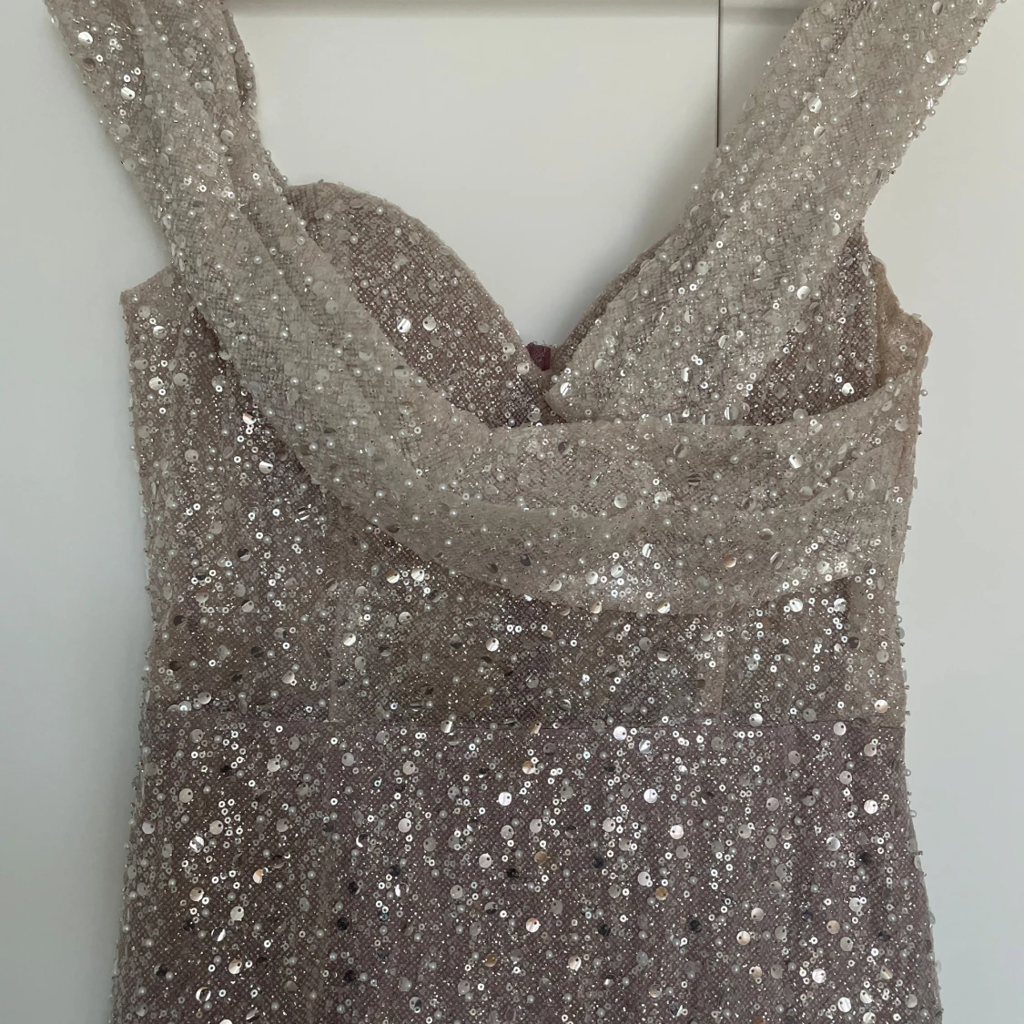 Champagnefärgad glittrig långklänning - 2