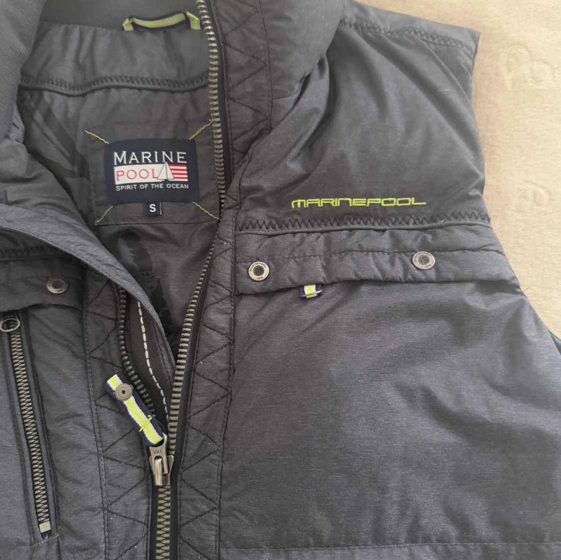 Svart dunväst från Marinepool  - 3