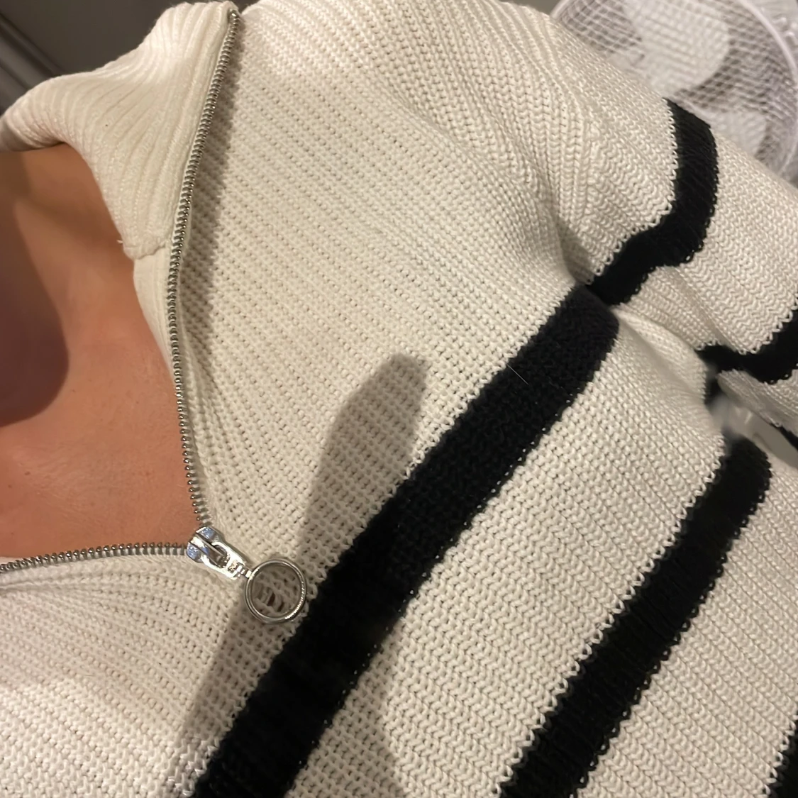 Randig stickad tröja med half zip - 1