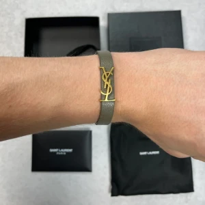 Saint Laurent cassandre bracelet - – Condition: 9/10  – What is included: Box, dustbag & card  – Retail price: 2800 + SEK