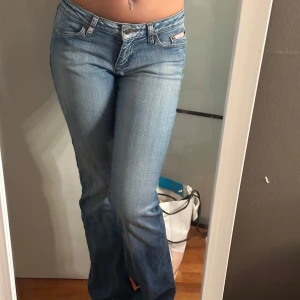Jeans  - Säljer dessa Jeans från early 20 i storleken S🩷