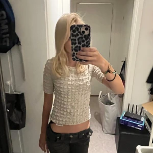 Topp  - Super gullig tröja från Lindex i storlek xs. Knappt använd 