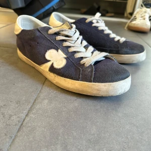 Gallerist sneakers - Asfeta dojjor från gallerist, knte andvönda supermycket även om hälen släppt något, man märker de inte vid andvändning dock. Köpta i Maj 2025 för 2400kr skriv för fler bilder och funderingar!🍾🍾