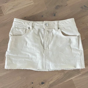 Jeanskjol  - Lågmidjad jeans kjol❤️