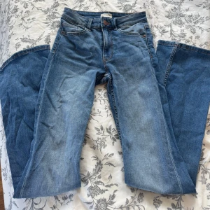 Blå bootcut jeans från Lindex - Ett par Lindex jeans jag aldrig använder!💕