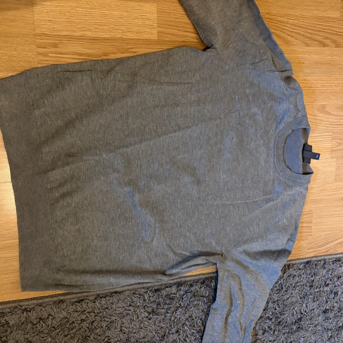 Grå slim fit stickad tröja