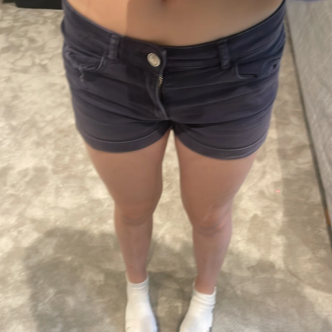 Mörkblå jeansshorts med låg midja